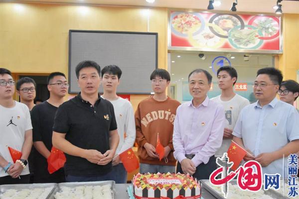 点击图片翻到下一页>> 永乐高官方网站公司党委:特别的爱送给特别的你